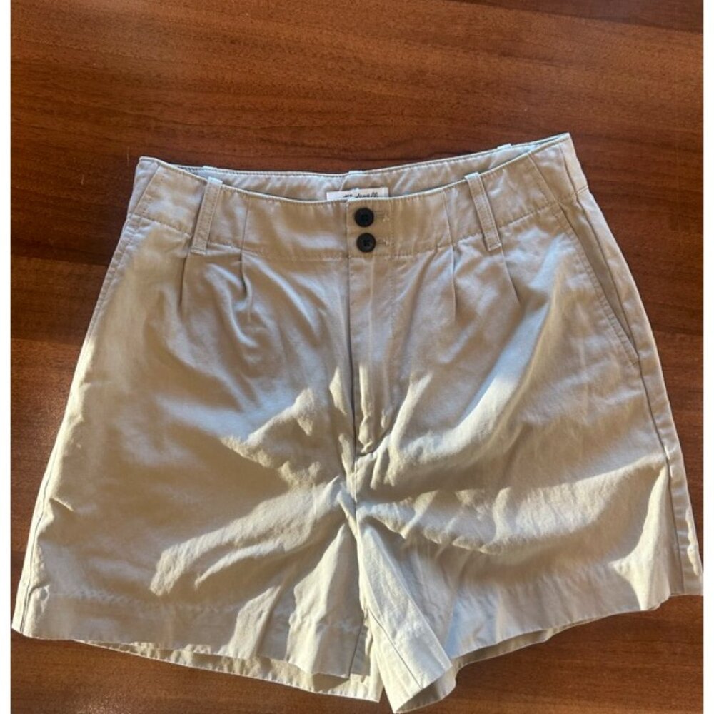Madewell beige shorts